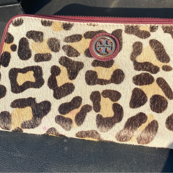 Tory Burch Cheetah Print Wallet - Picture 1 of 4